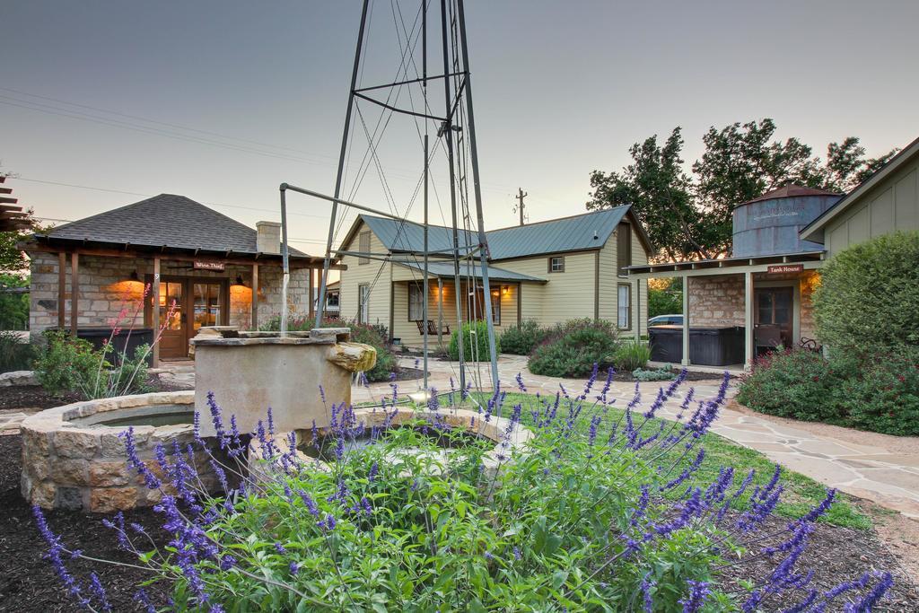 Wine Country Cottages On Main Fredericksburg Bagian luar foto
