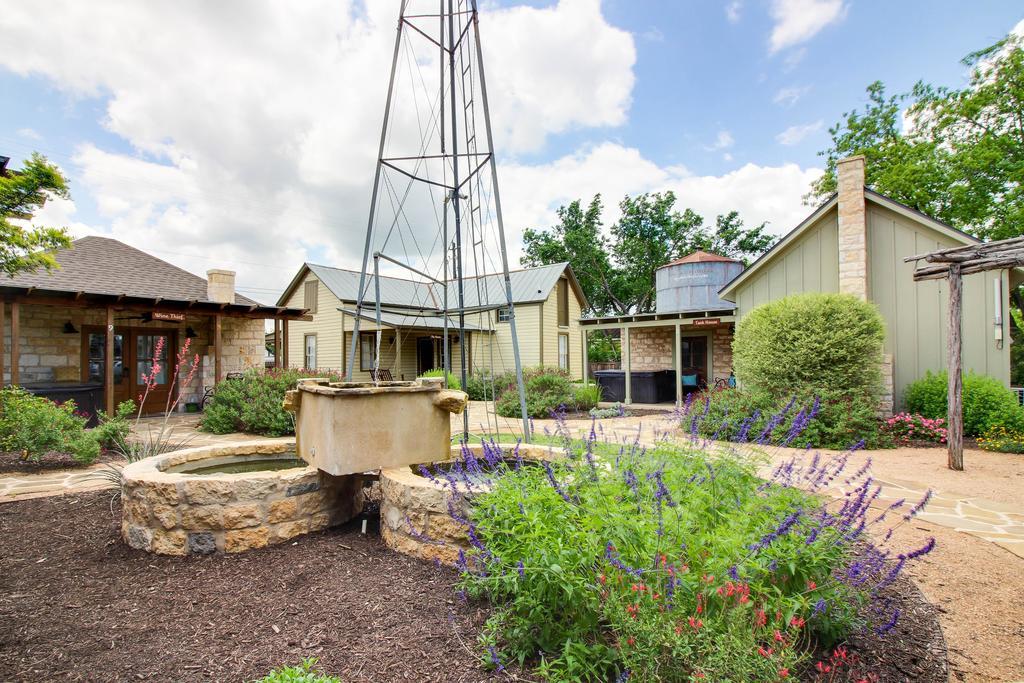 Wine Country Cottages On Main Fredericksburg Bagian luar foto