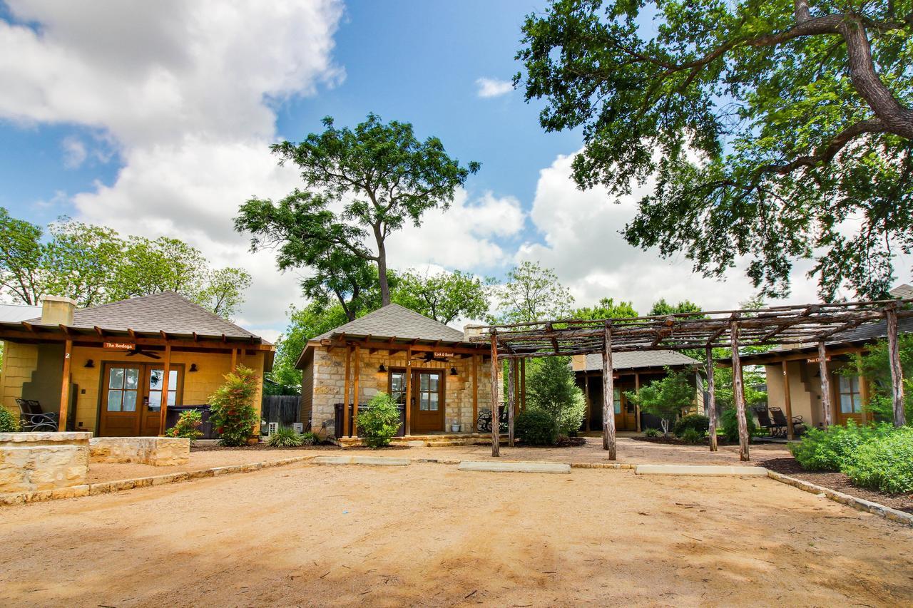 Wine Country Cottages On Main Fredericksburg Ruang foto