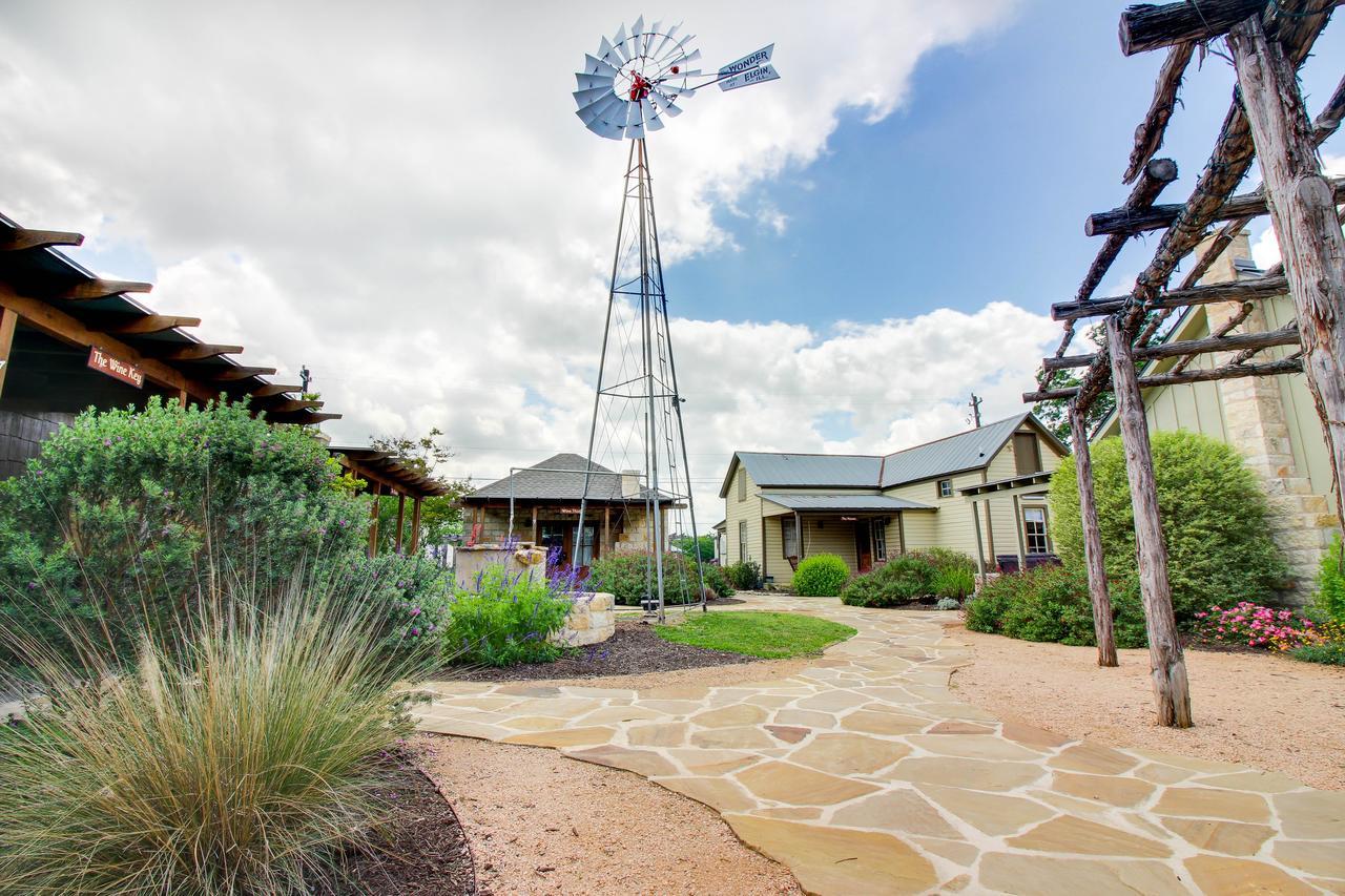 Wine Country Cottages On Main Fredericksburg Ruang foto