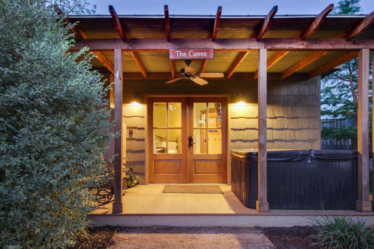 Wine Country Cottages On Main Fredericksburg Ruang foto