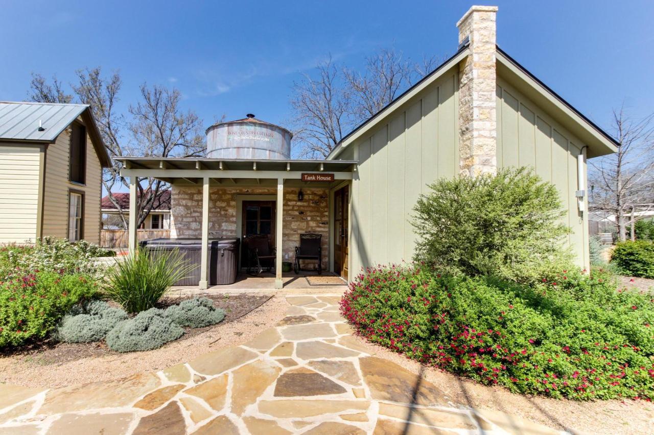 Wine Country Cottages On Main Fredericksburg Ruang foto